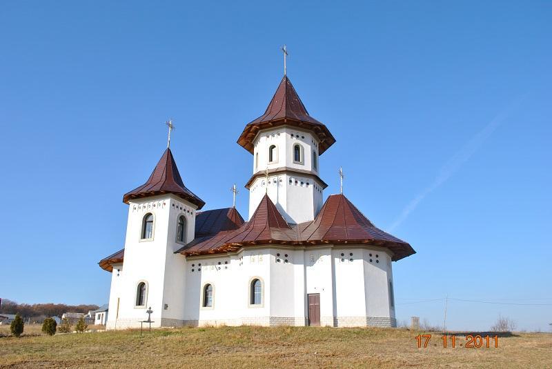 Biserica - vedere exterioară